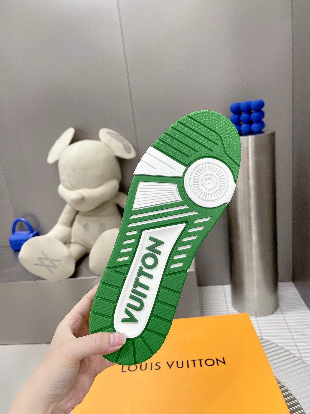 Sneakers