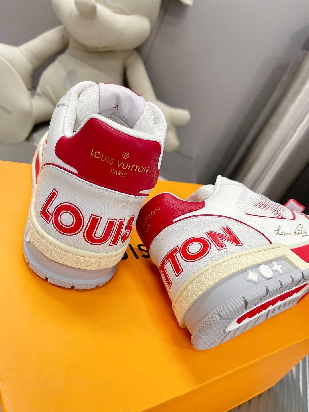 Sneakers