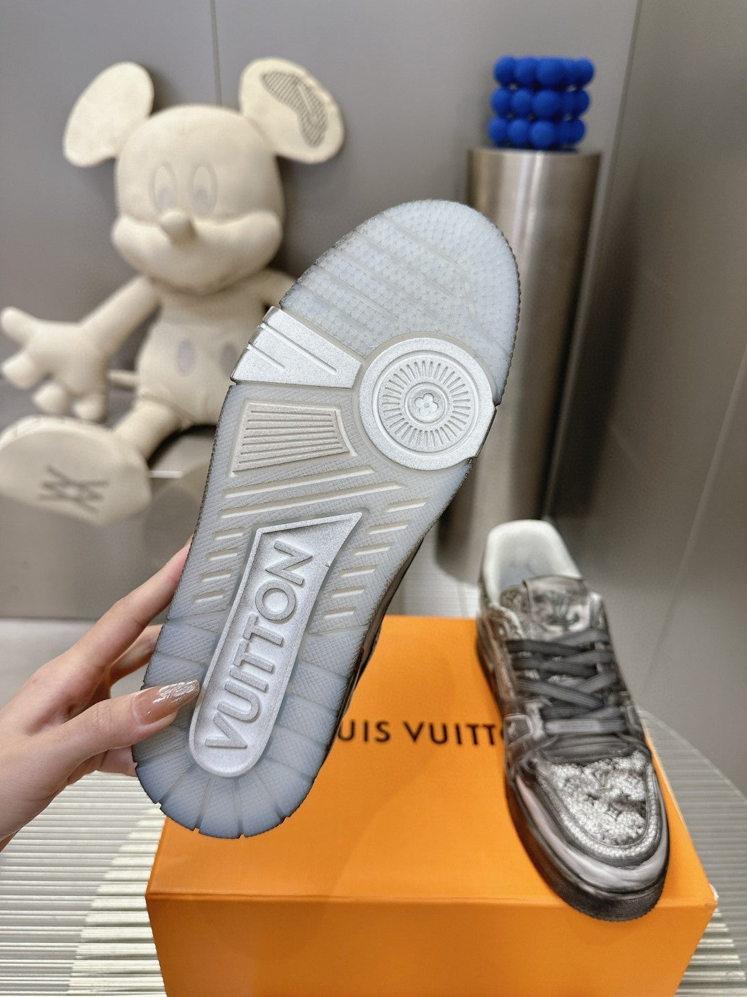 Sneakers