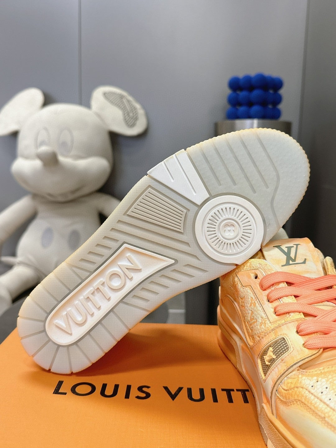 Sneakers