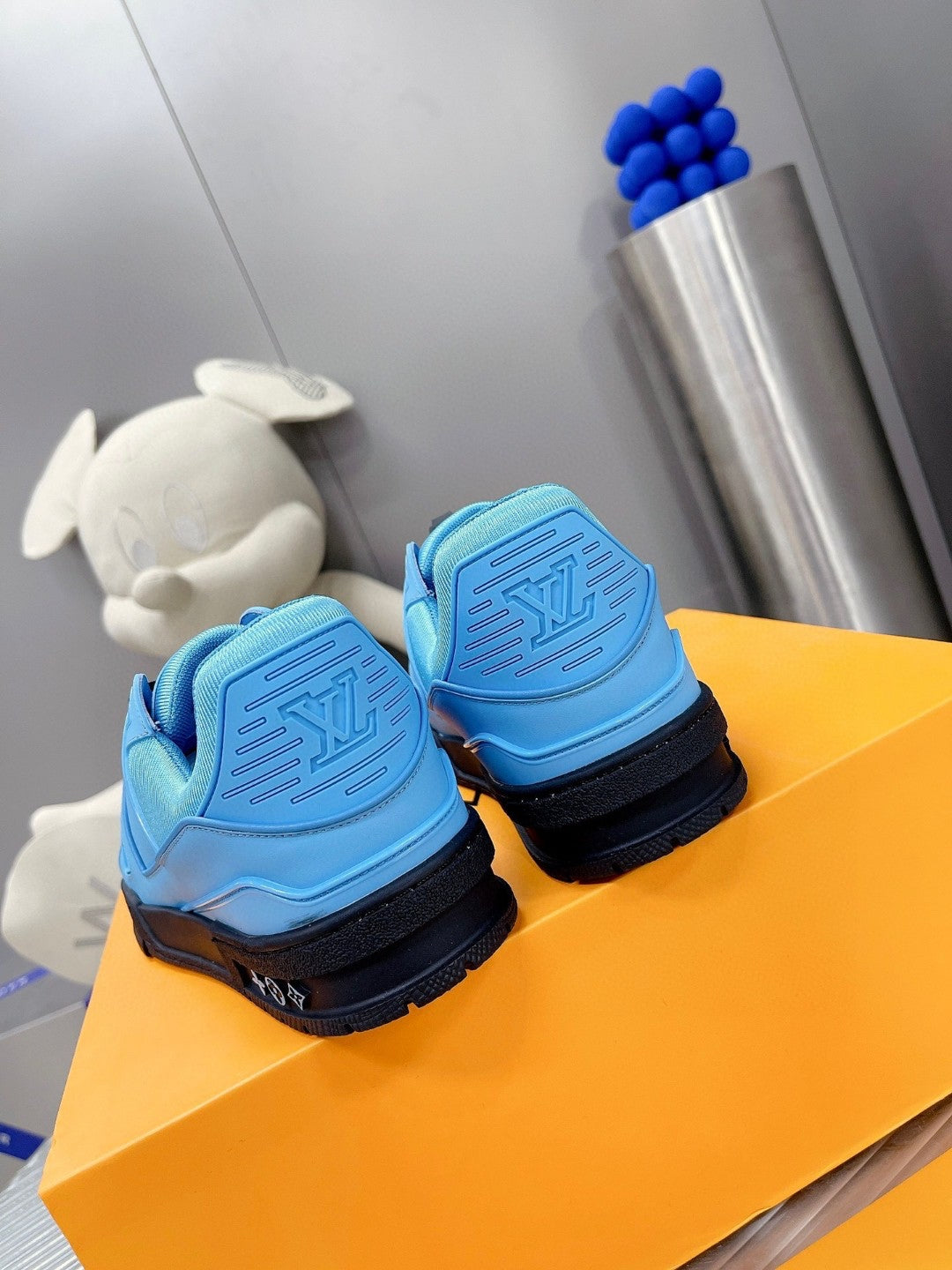 Sneakers