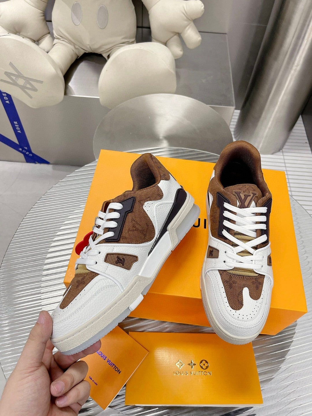 Sneakers