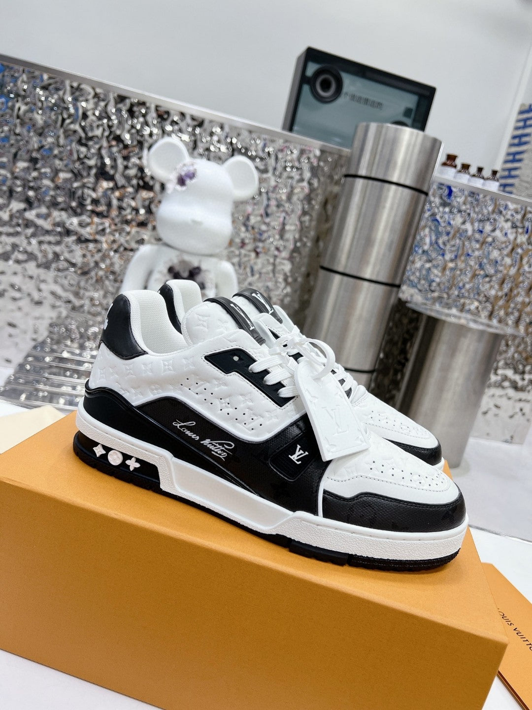 Sneakers
