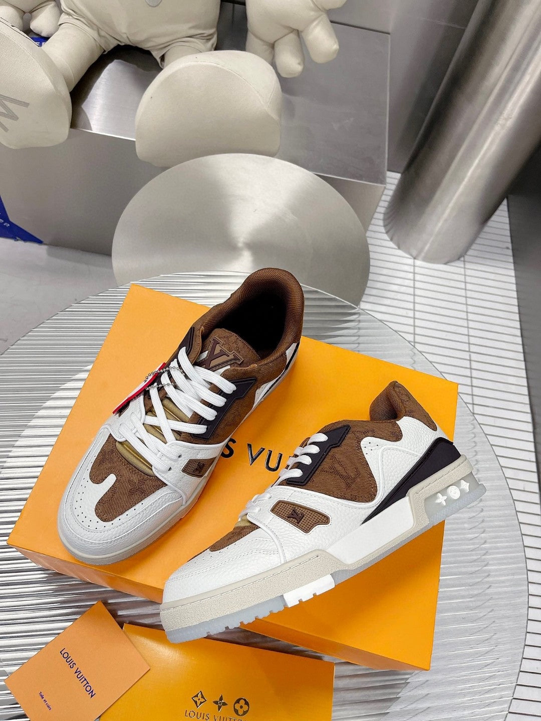 Sneakers
