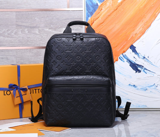 https://www.bagsaa.ru/bagsaa/louis-vuitton-m44727-sprinter-backpack.html Louis Vuitton Jungle Giant Monogram Palm Springs Backpack M44178 TC The sprinter backpack is made from navy blue monogram shadow leather and finished with black hardware LOUIS VUITTON Discovery Cargo Backpack