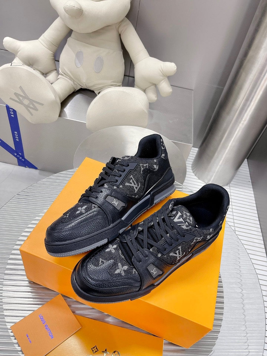 Sneakers