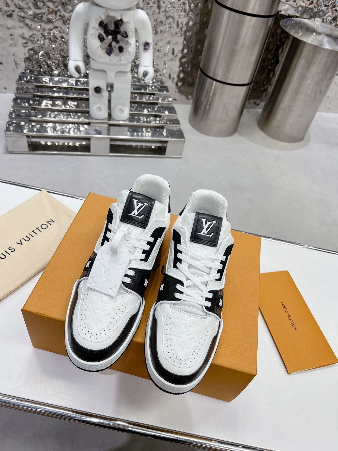 Sneakers