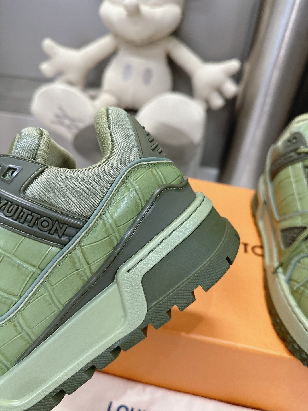Sneakers