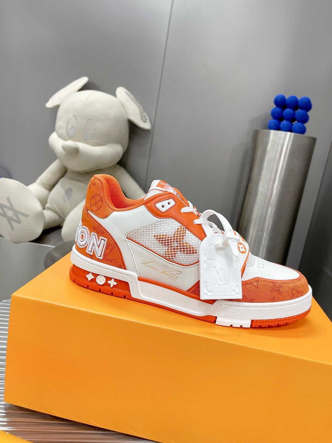 Sneakers