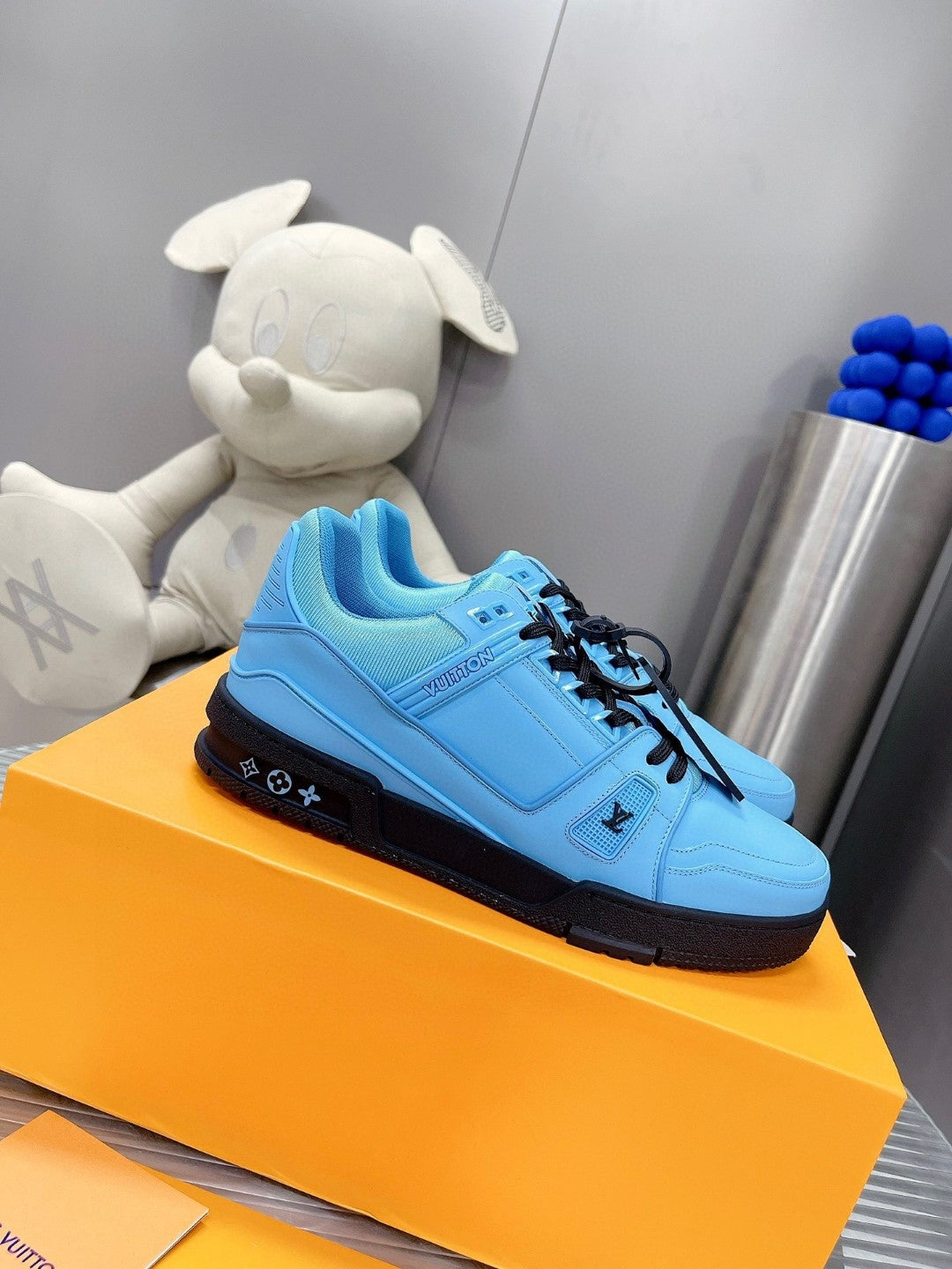 Sneakers
