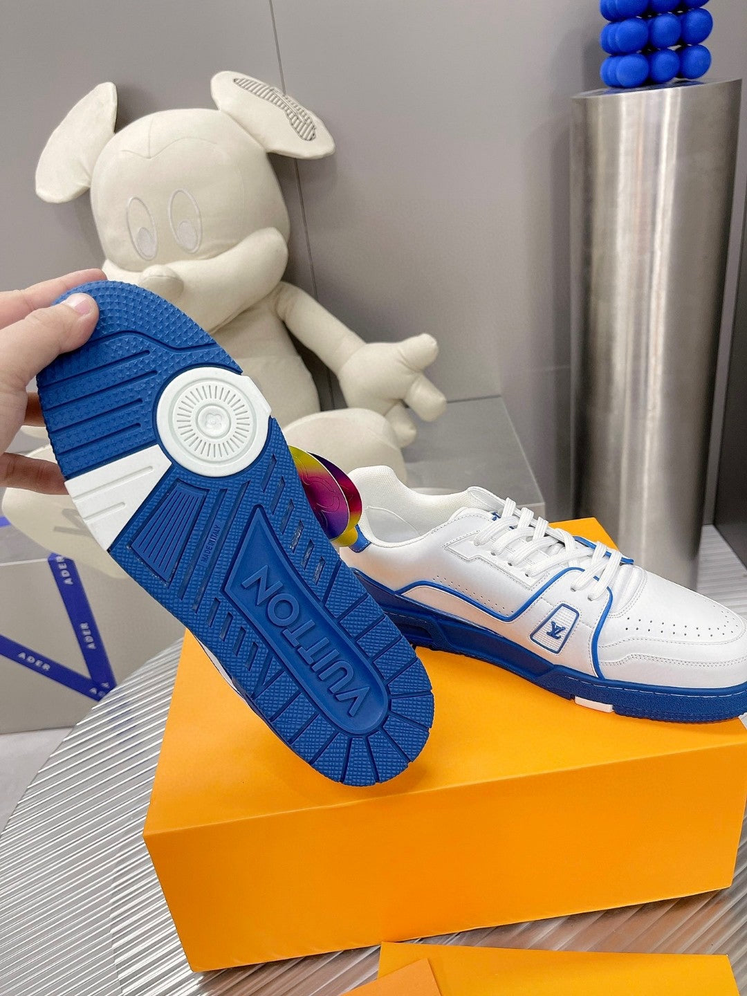 Sneakers