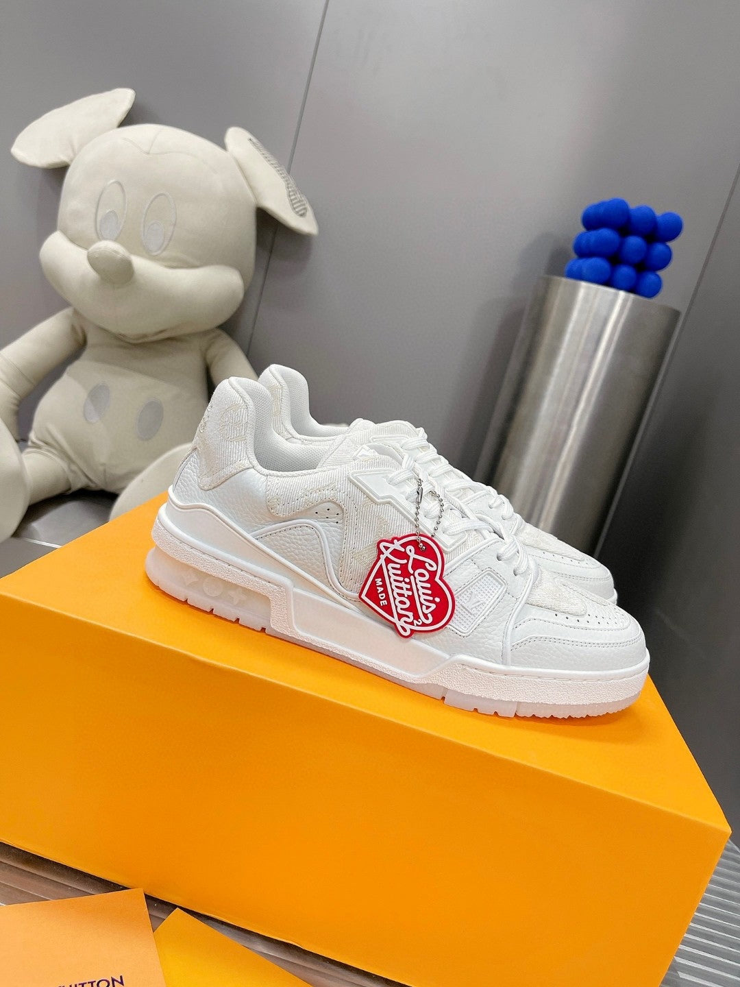 Sneakers