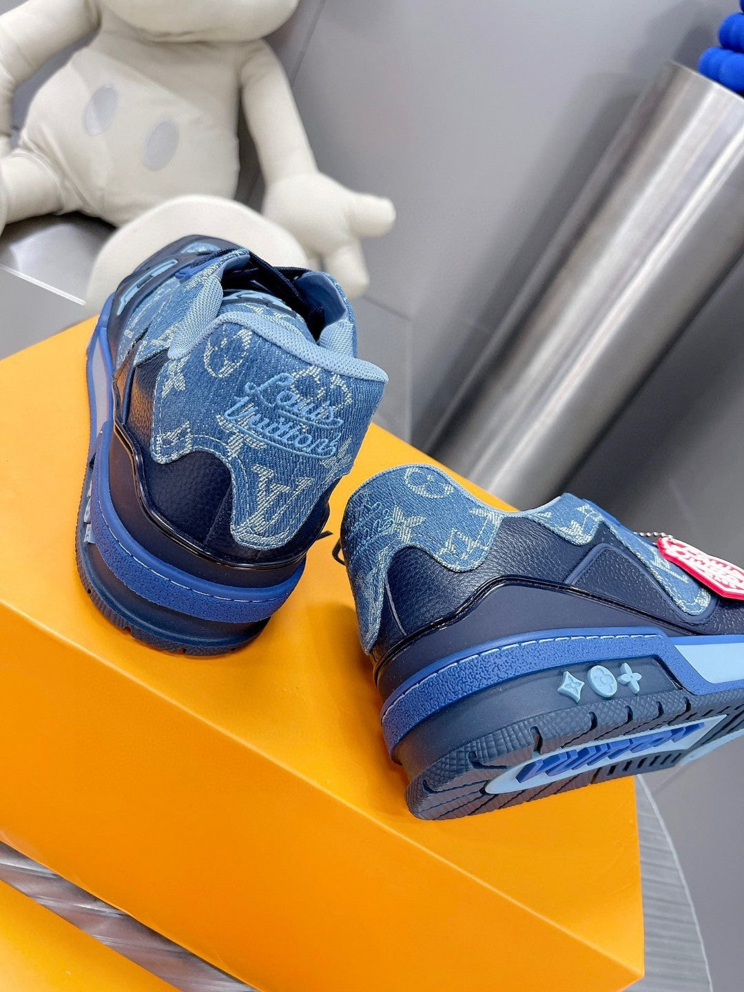 Sneakers