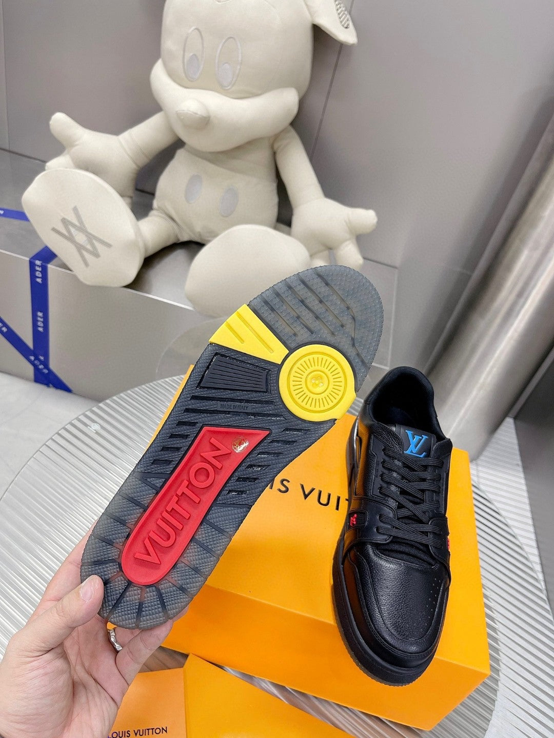 Sneakers