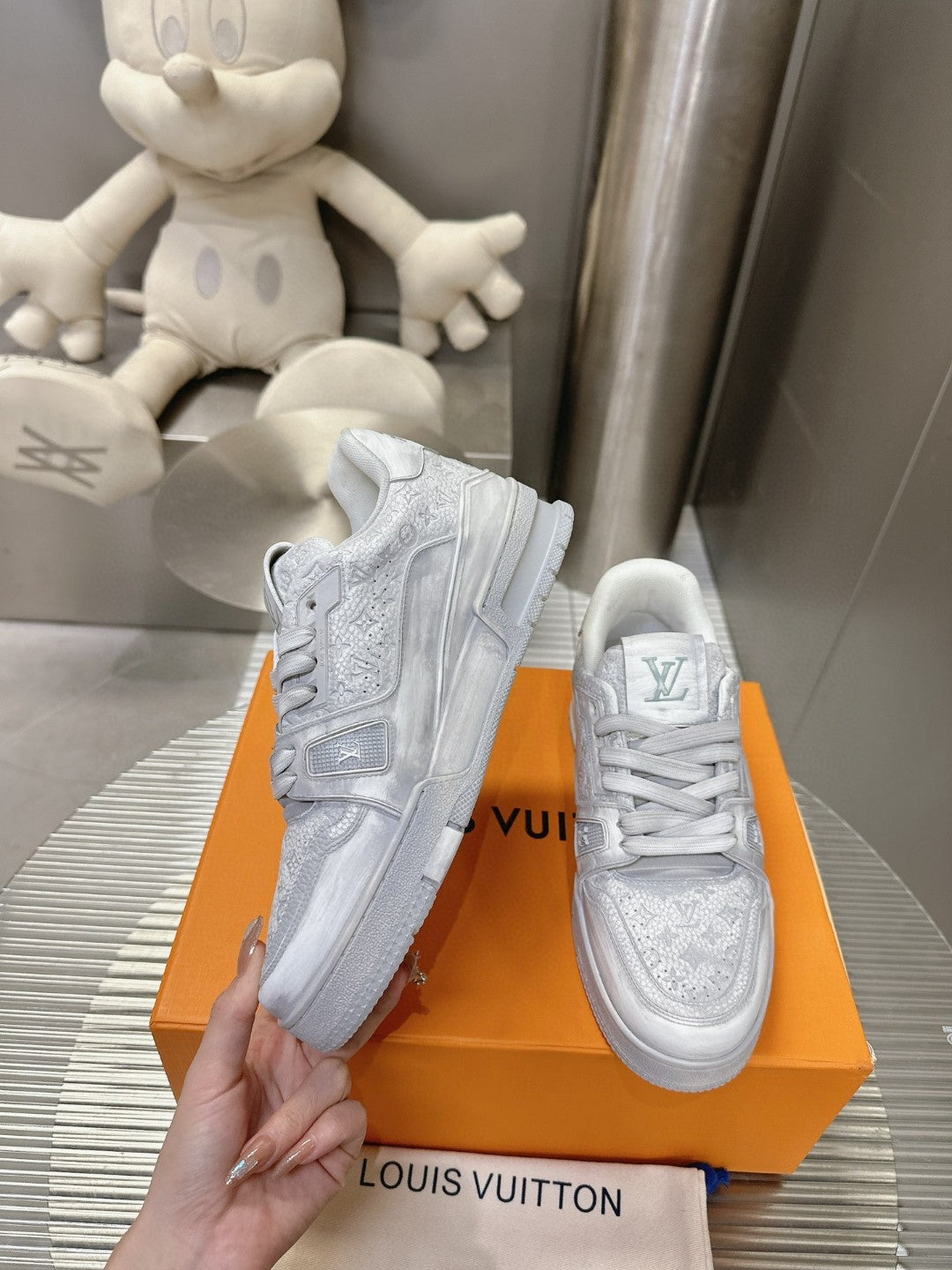 Sneakers