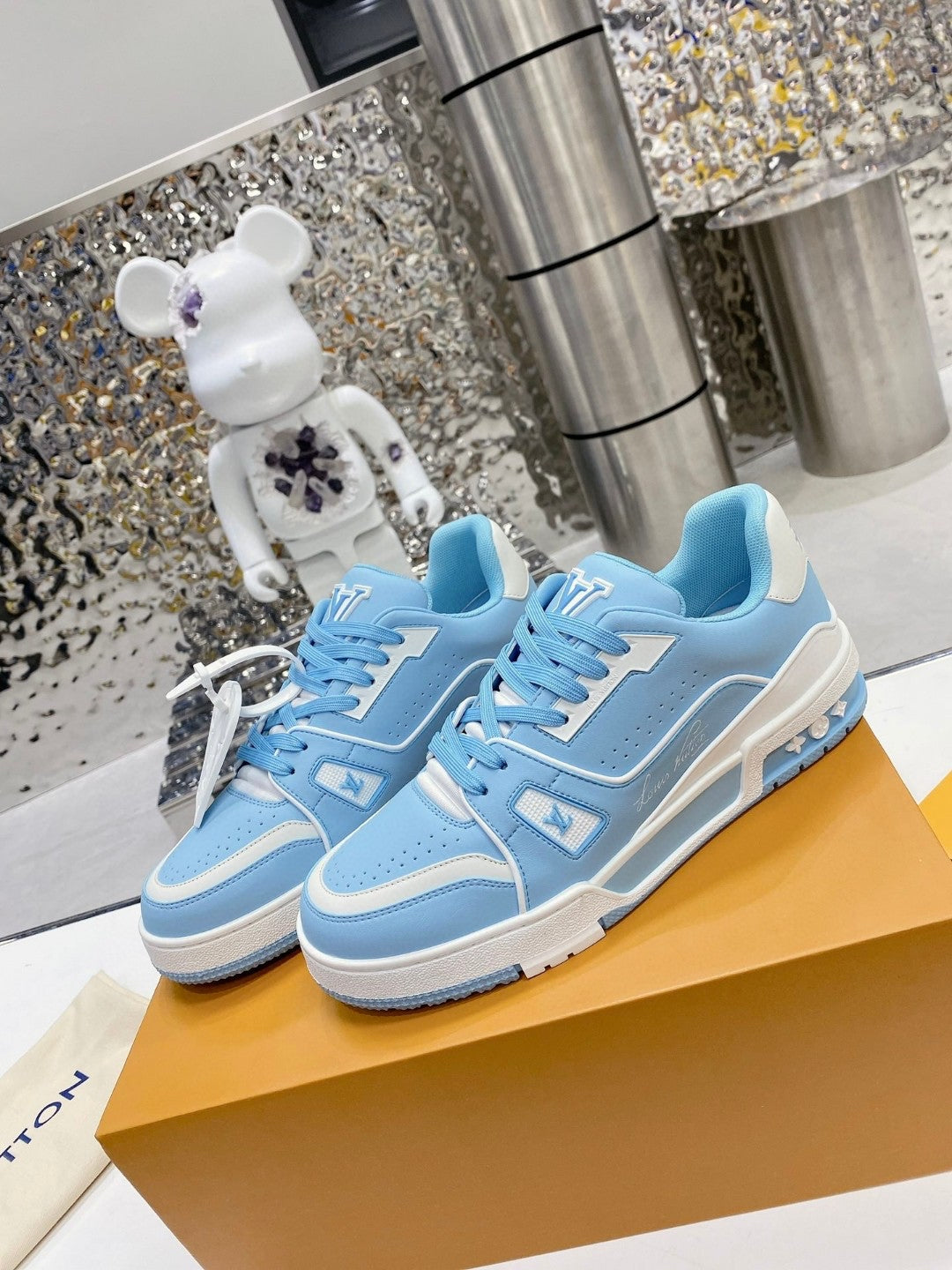 Sneakers