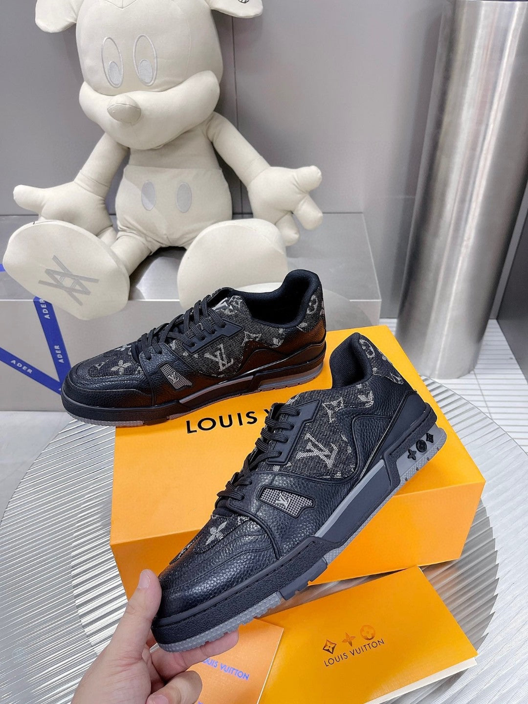 Sneakers
