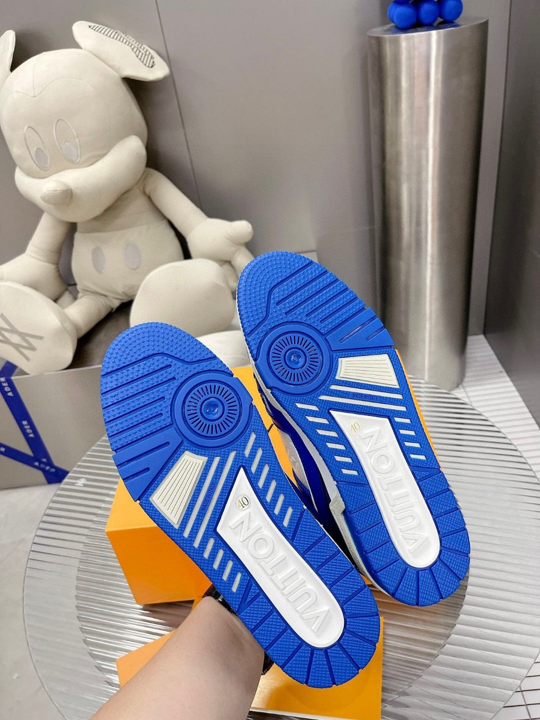 Sneakers