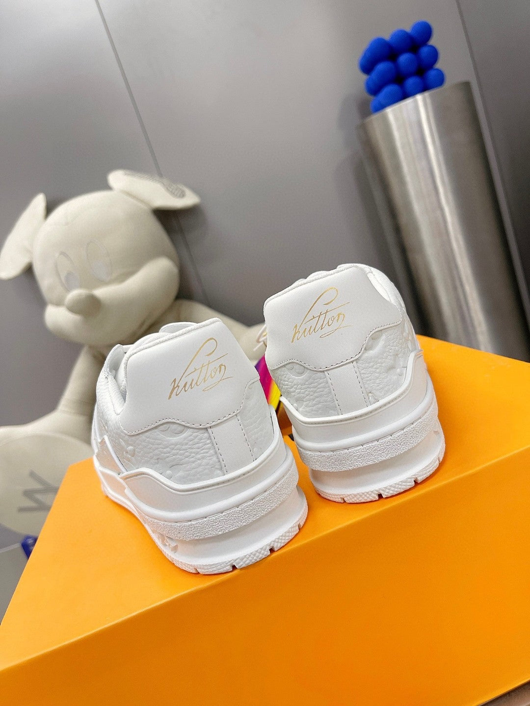 Sneakers