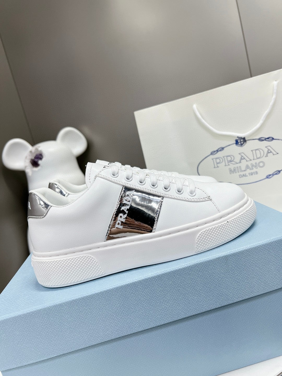 Sneakers