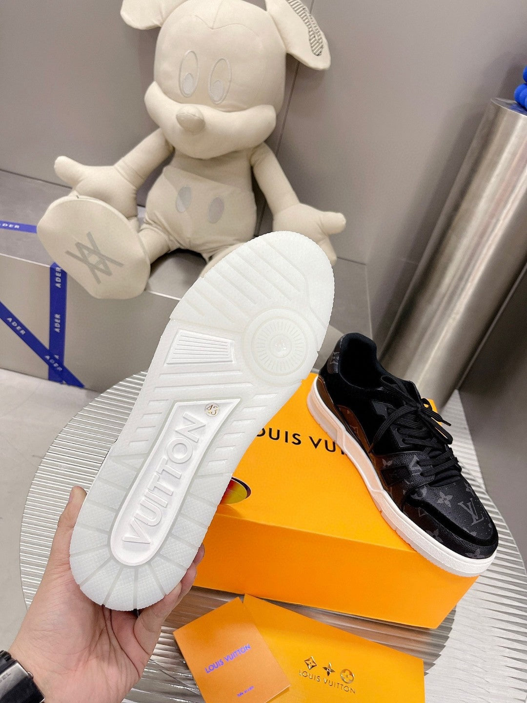 Sneakers