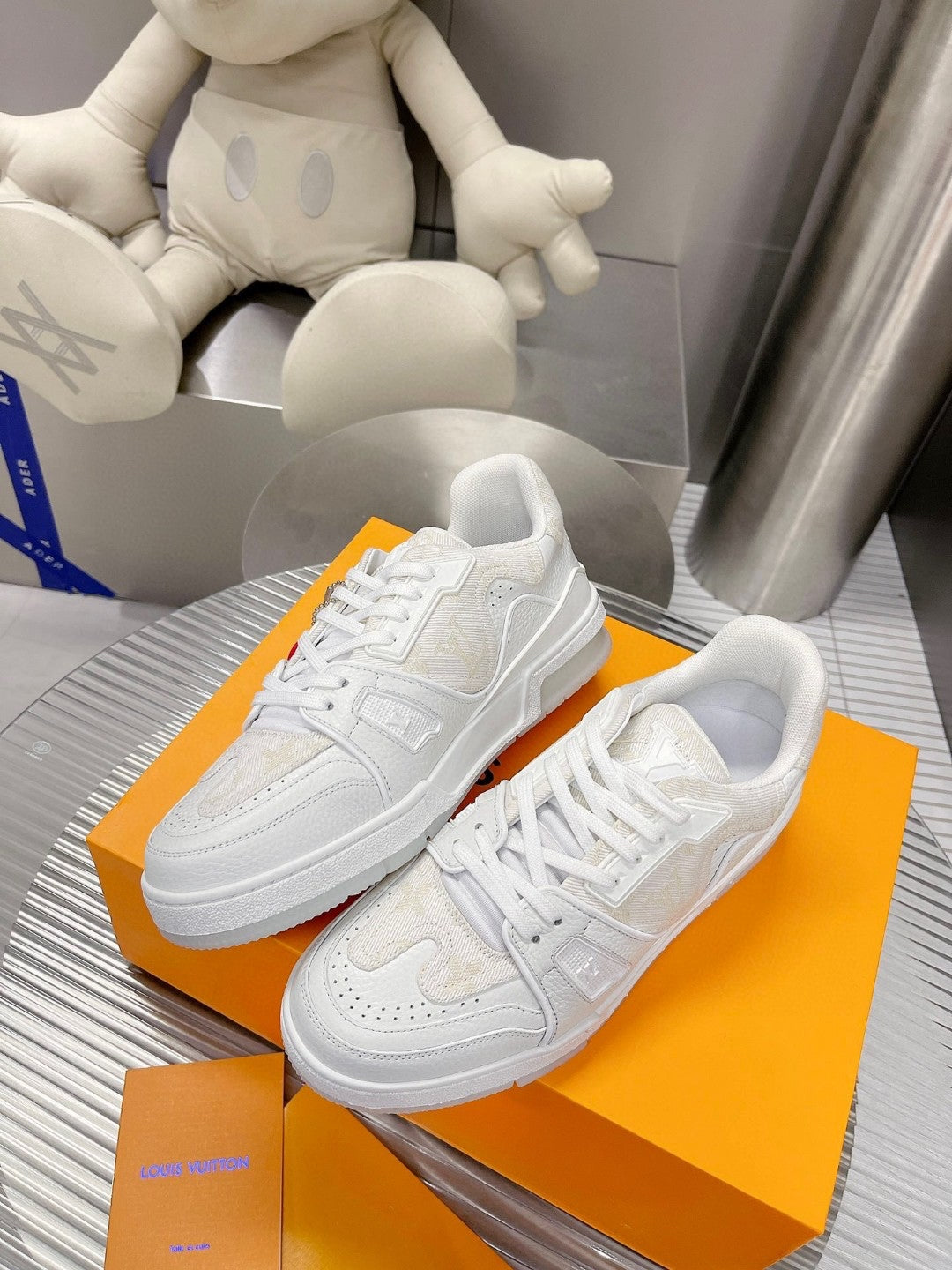 Sneakers