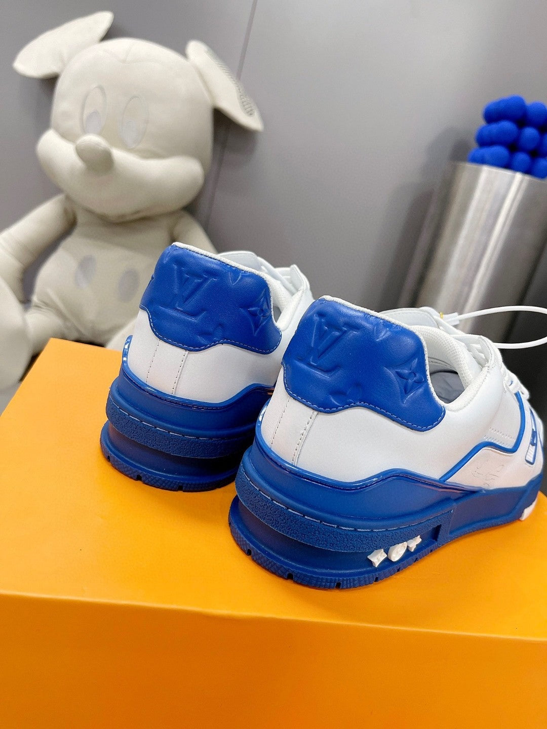 Sneakers