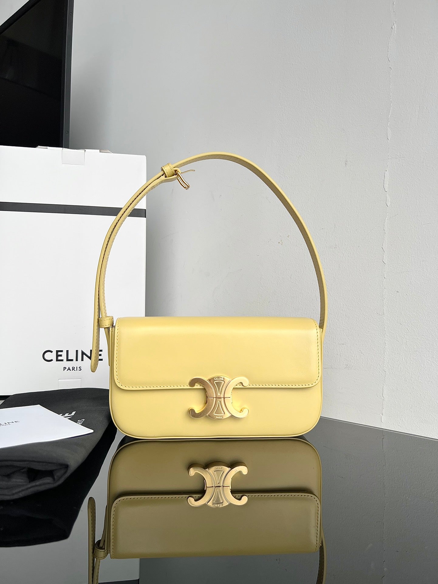 Handbag