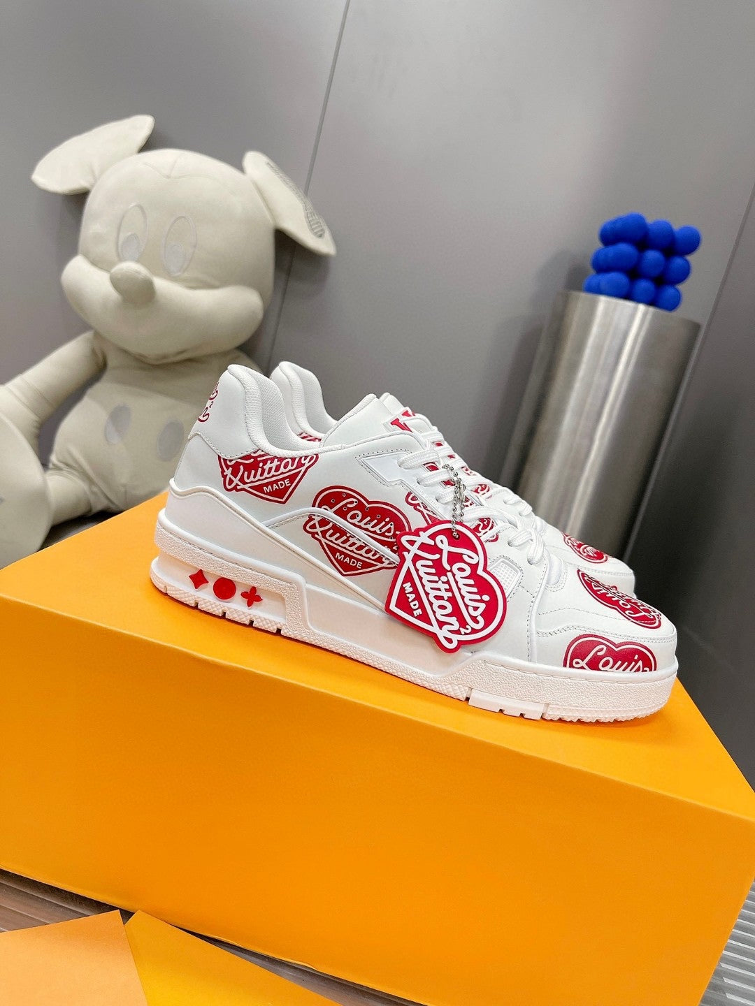 Sneakers