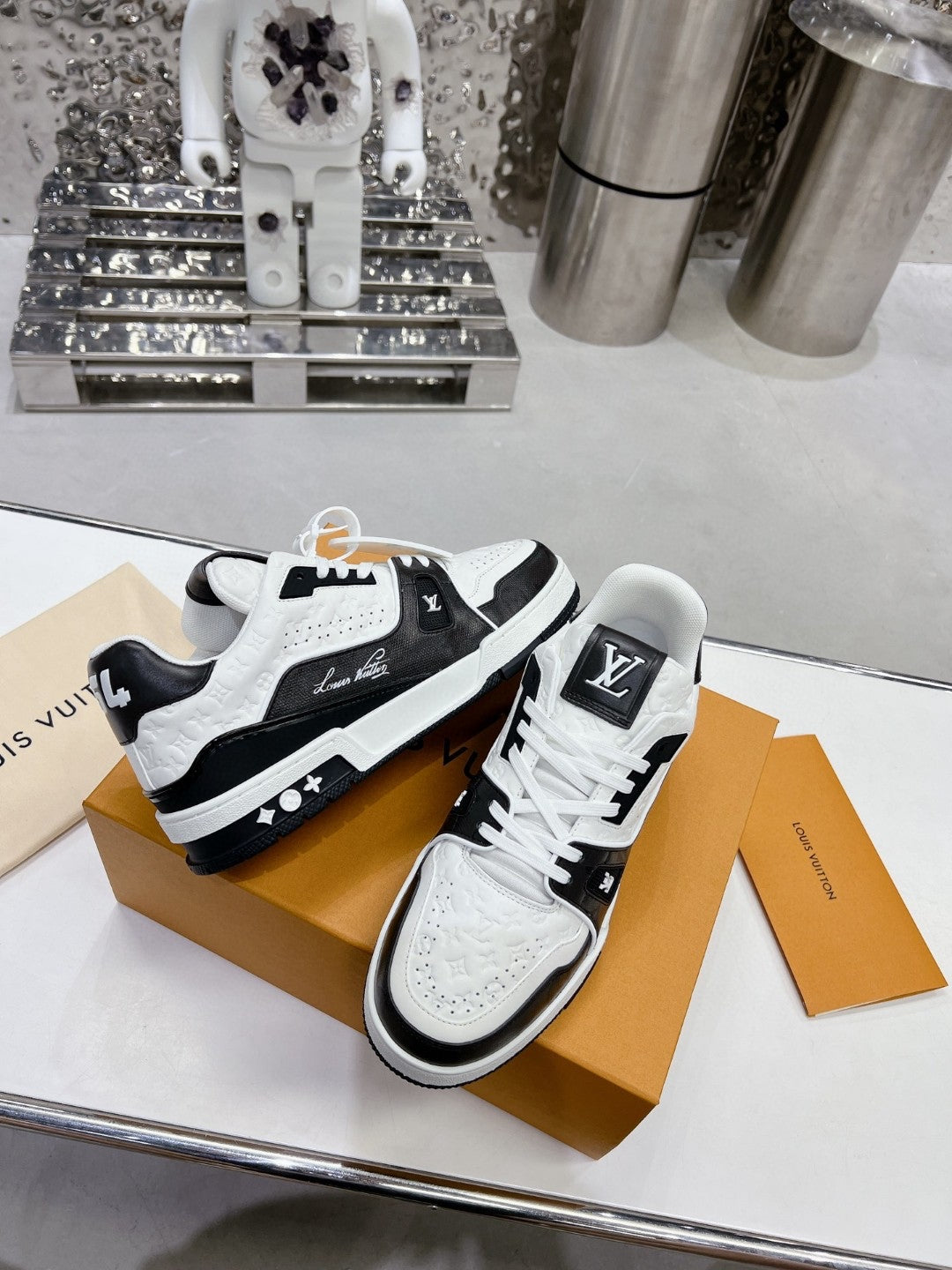 Sneakers
