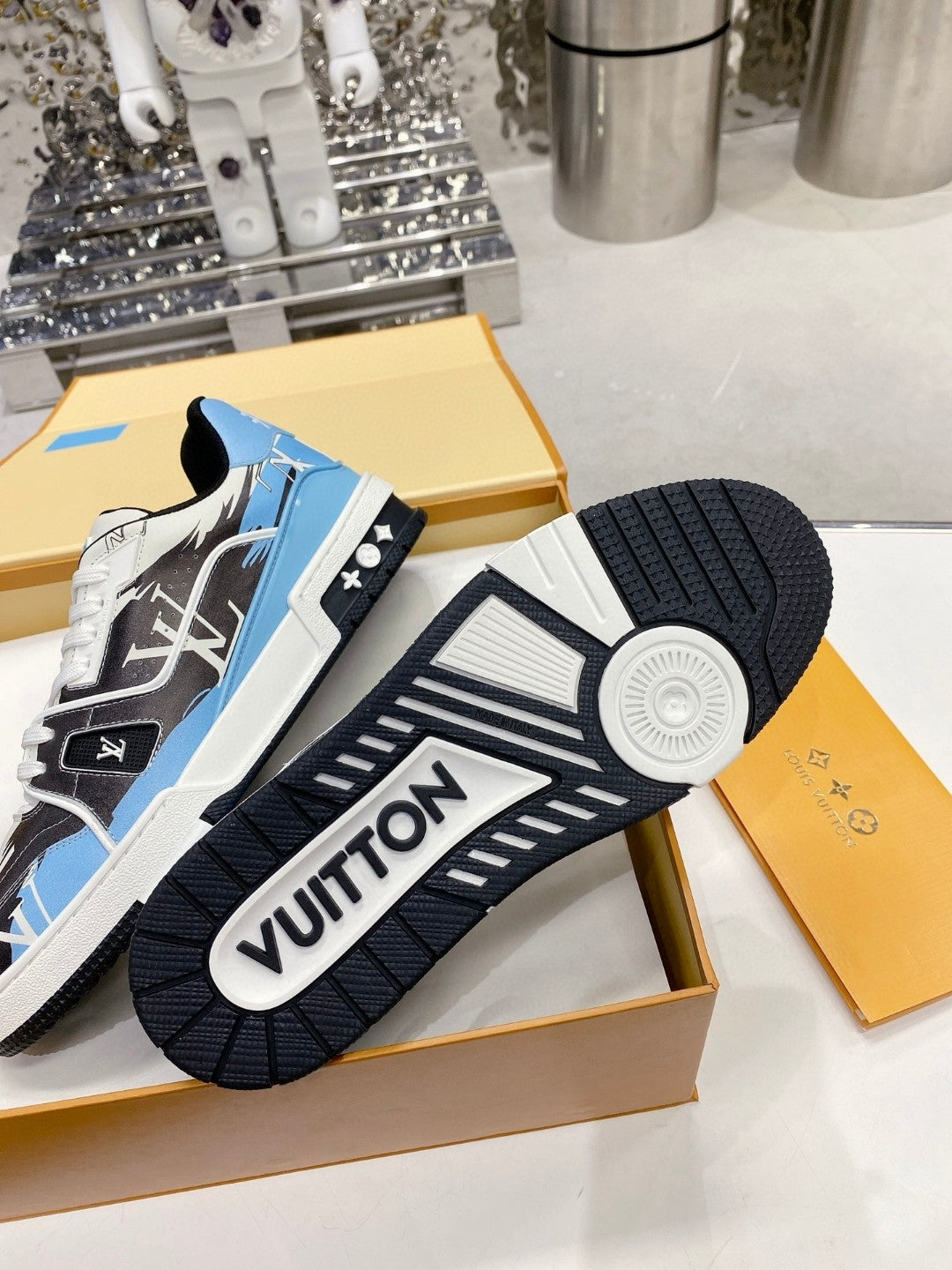 Sneakers