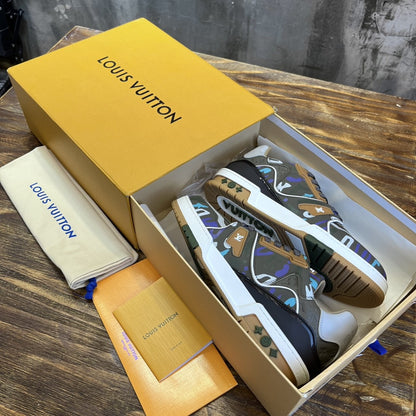 Sneakers