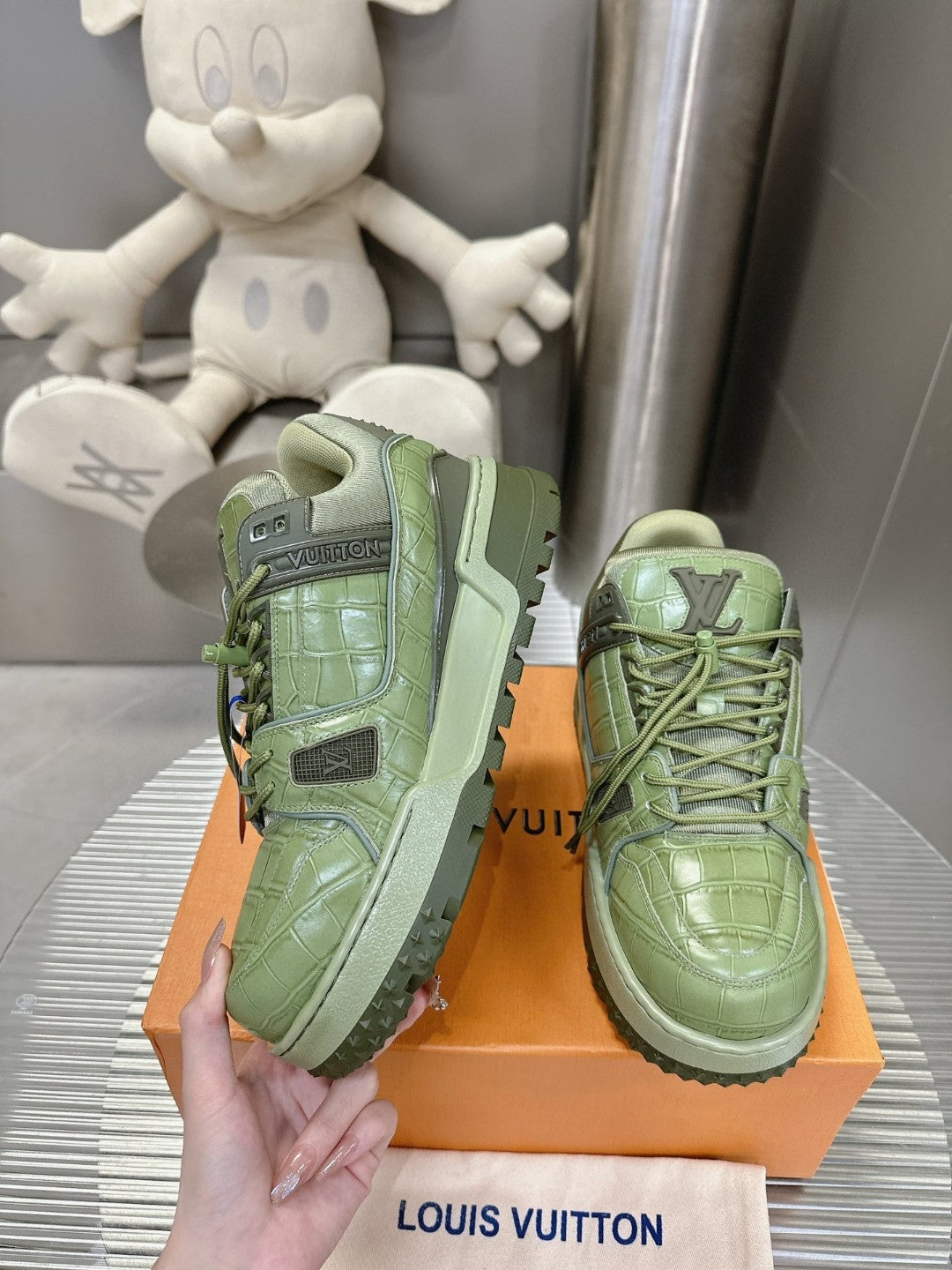 Sneakers