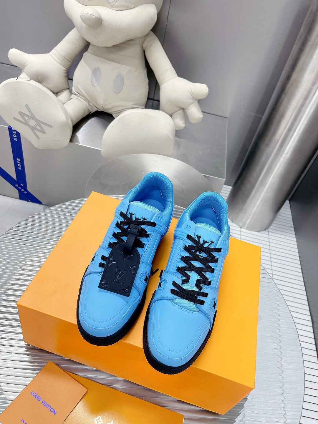 Sneakers