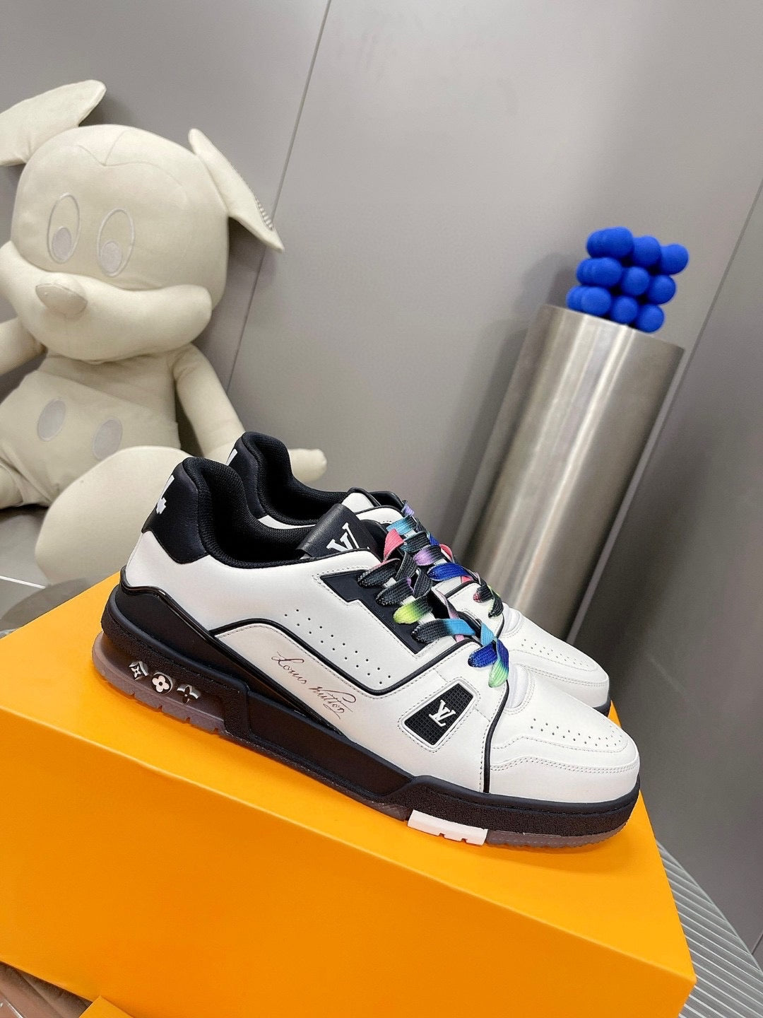 Sneakers