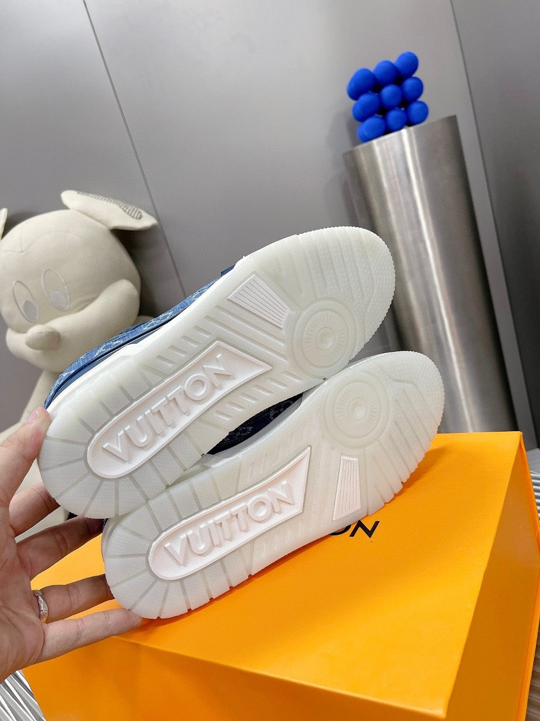 Sneakers
