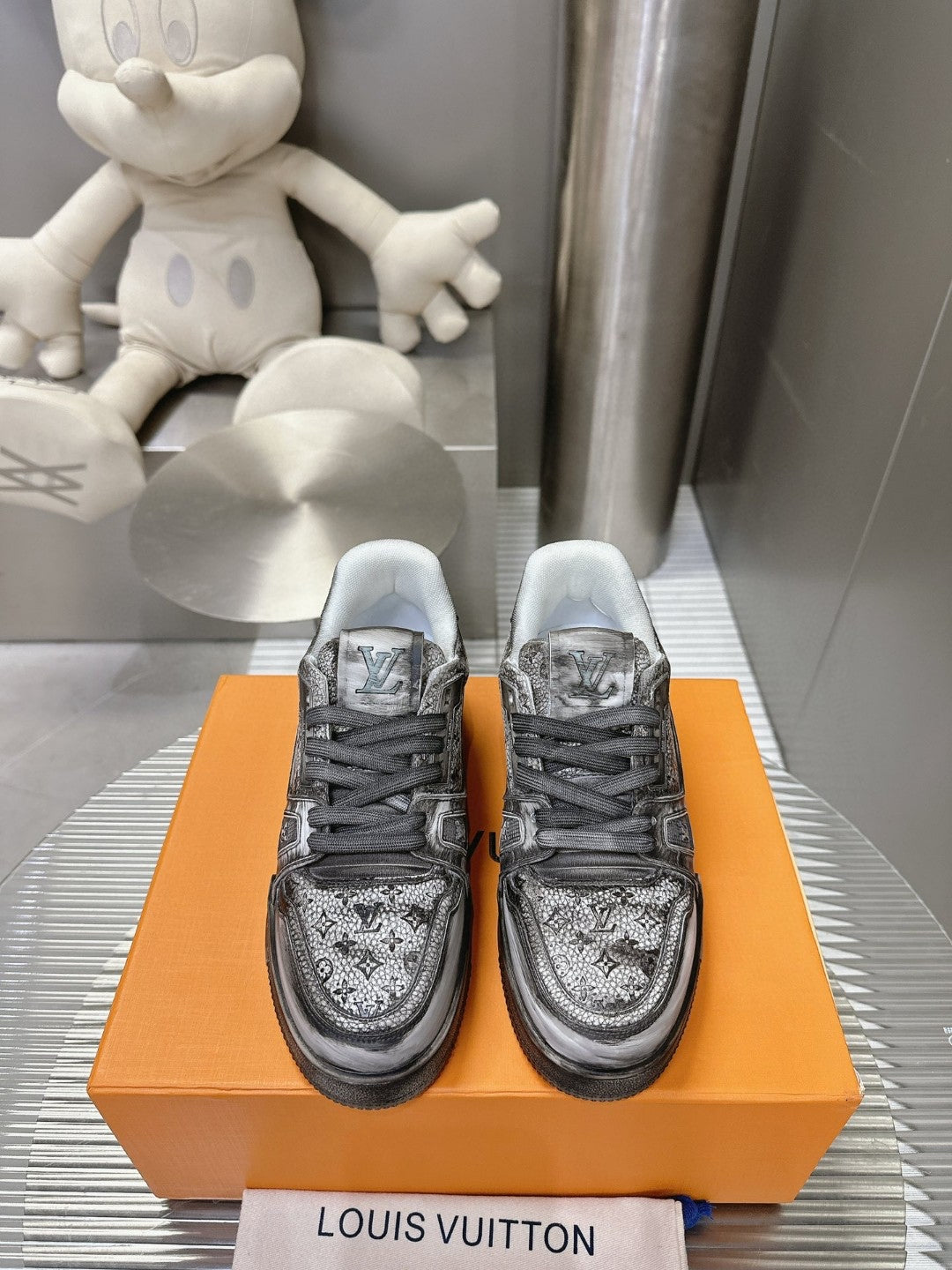 Sneakers