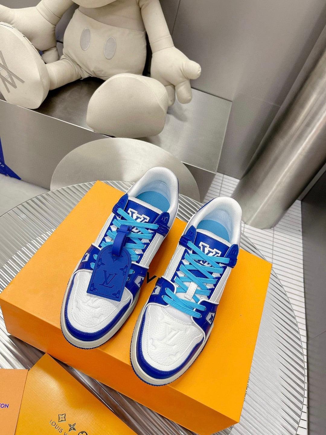 Sneakers