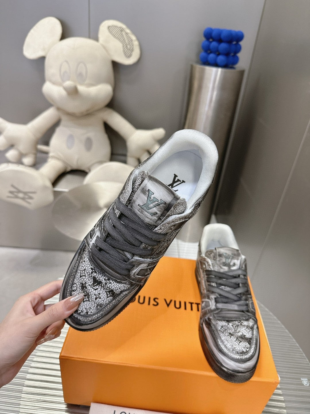 Sneakers