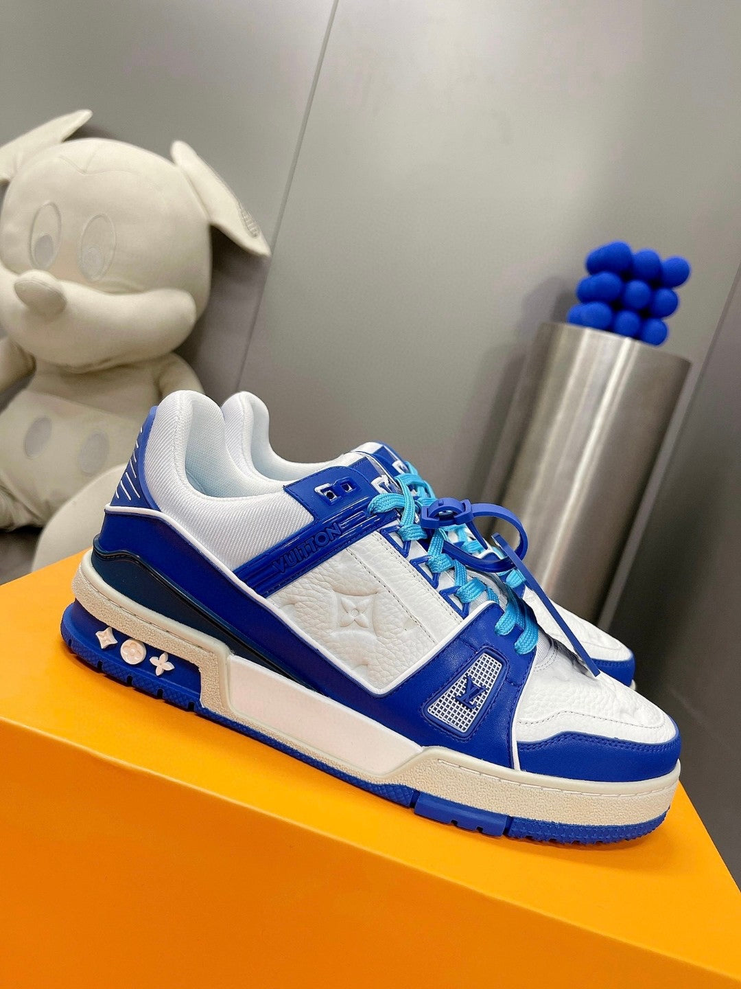 Sneakers