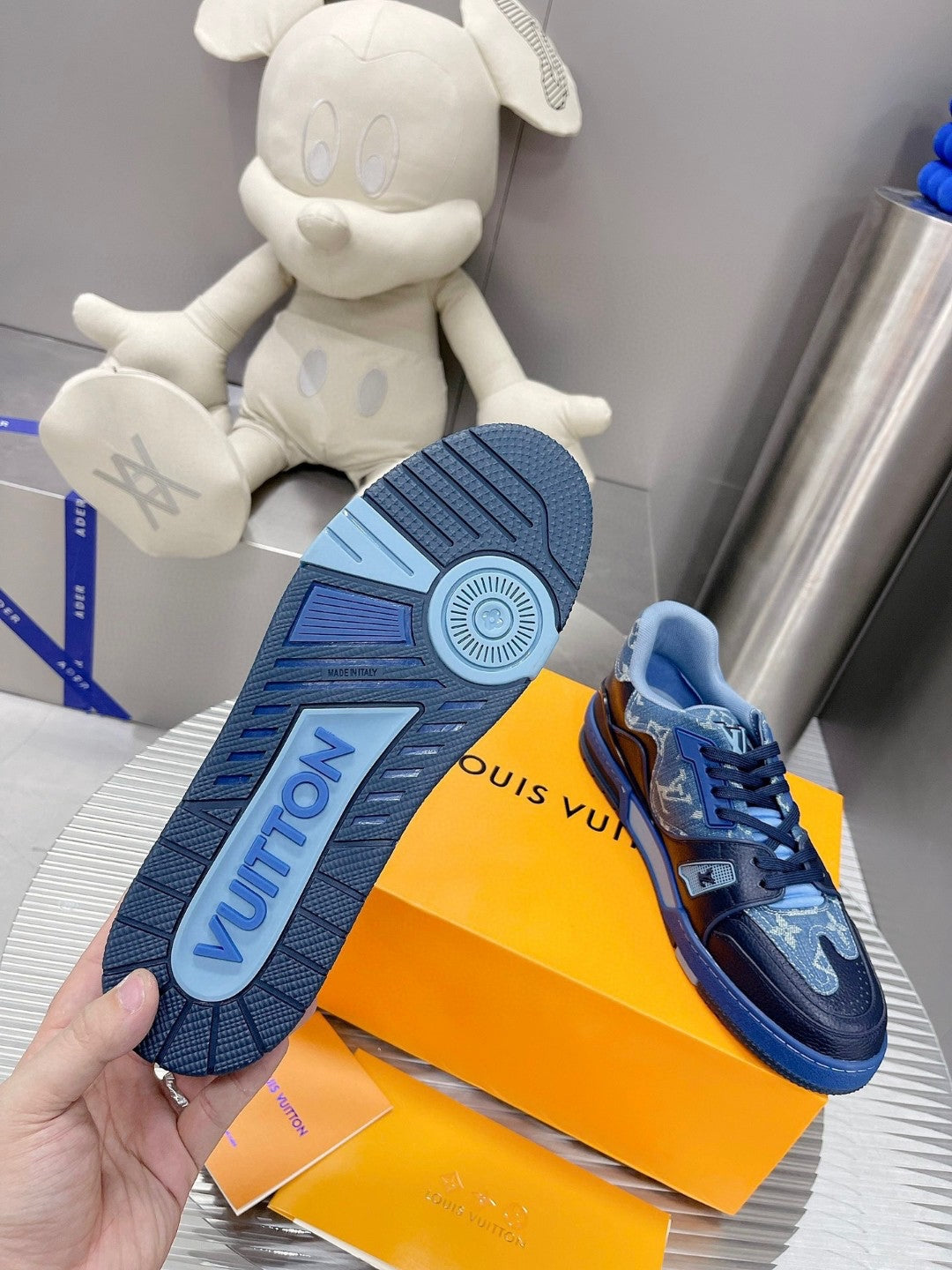 Sneakers