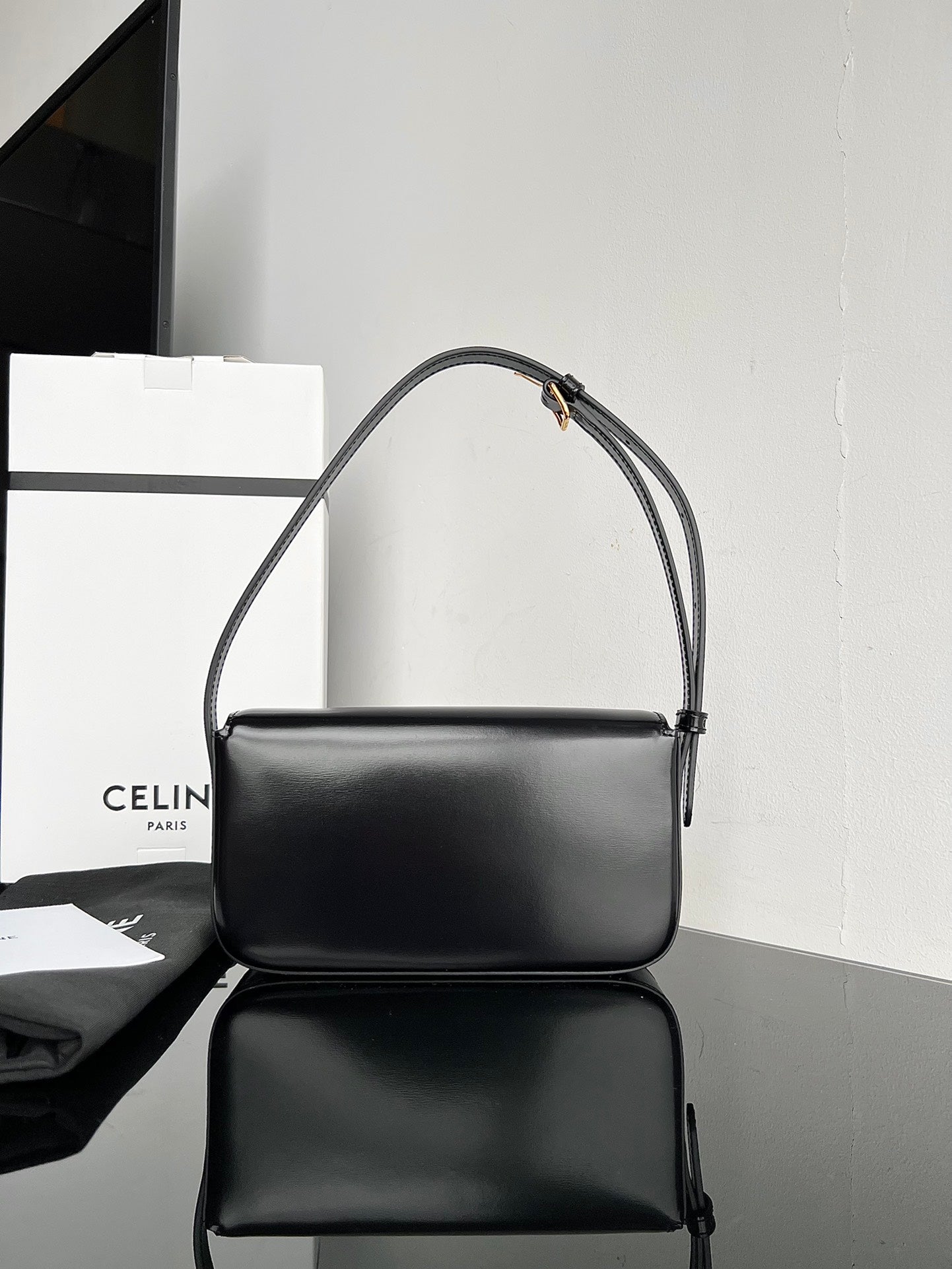 Handbag