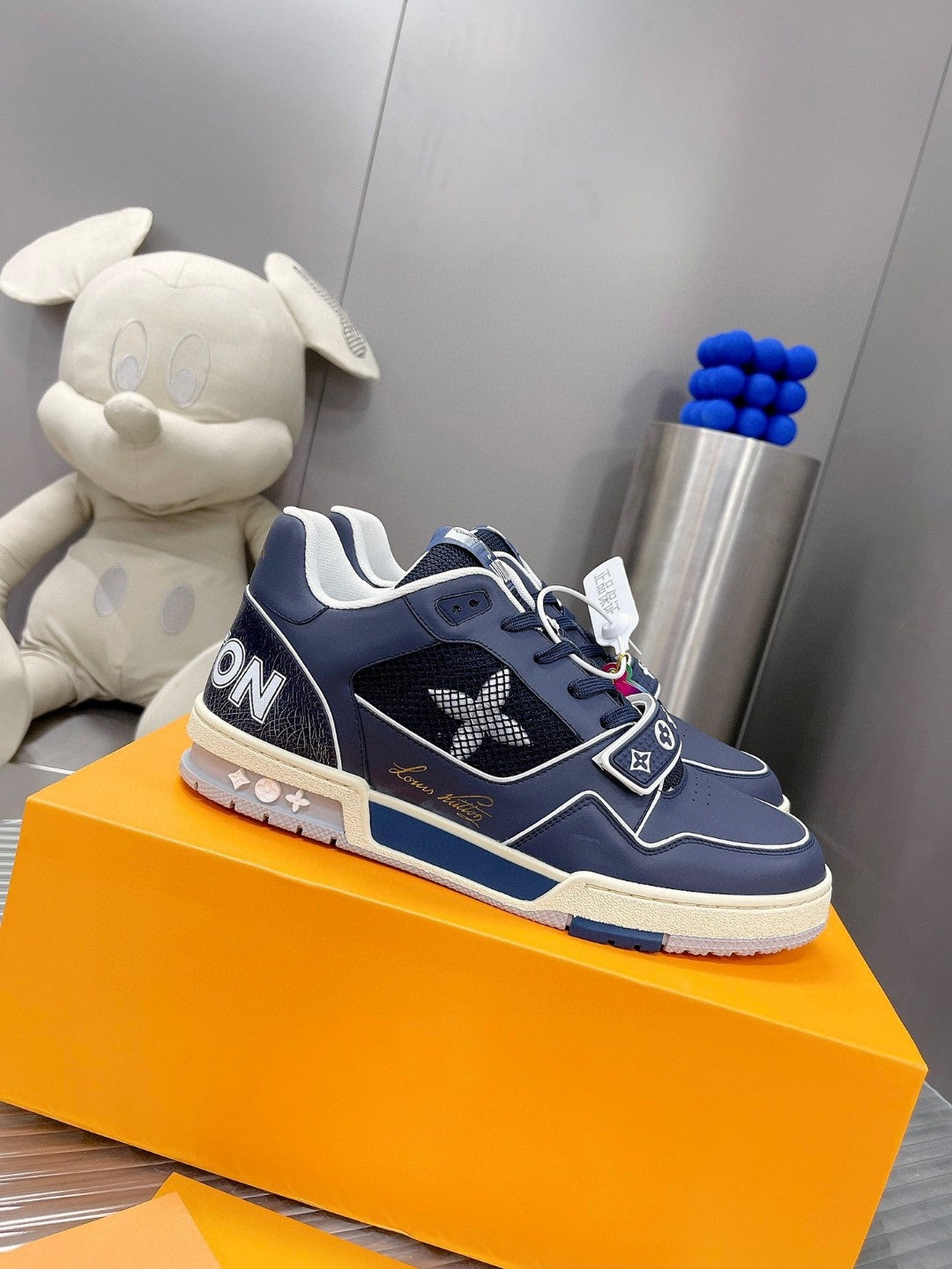 Sneakers
