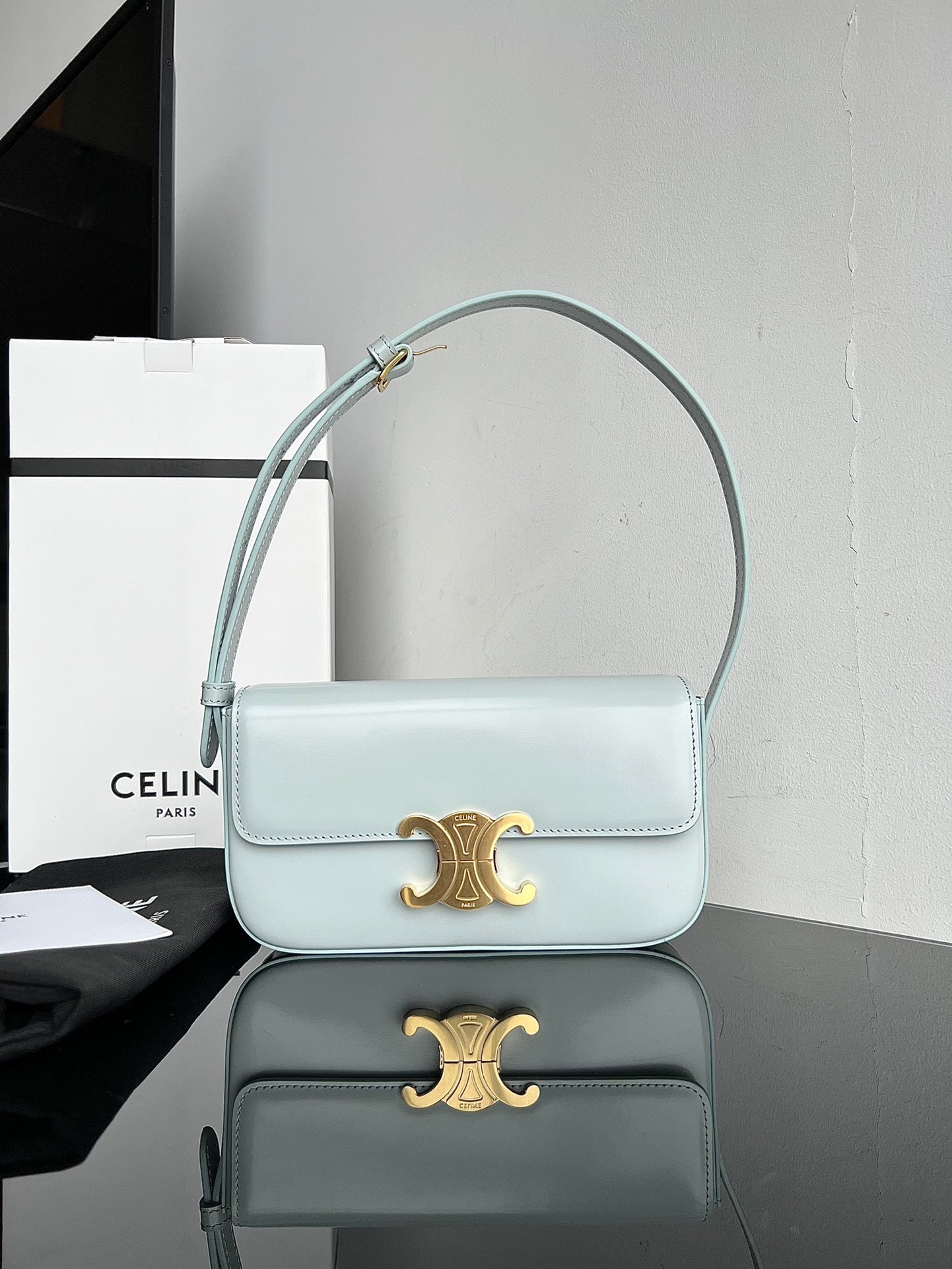 Handbag