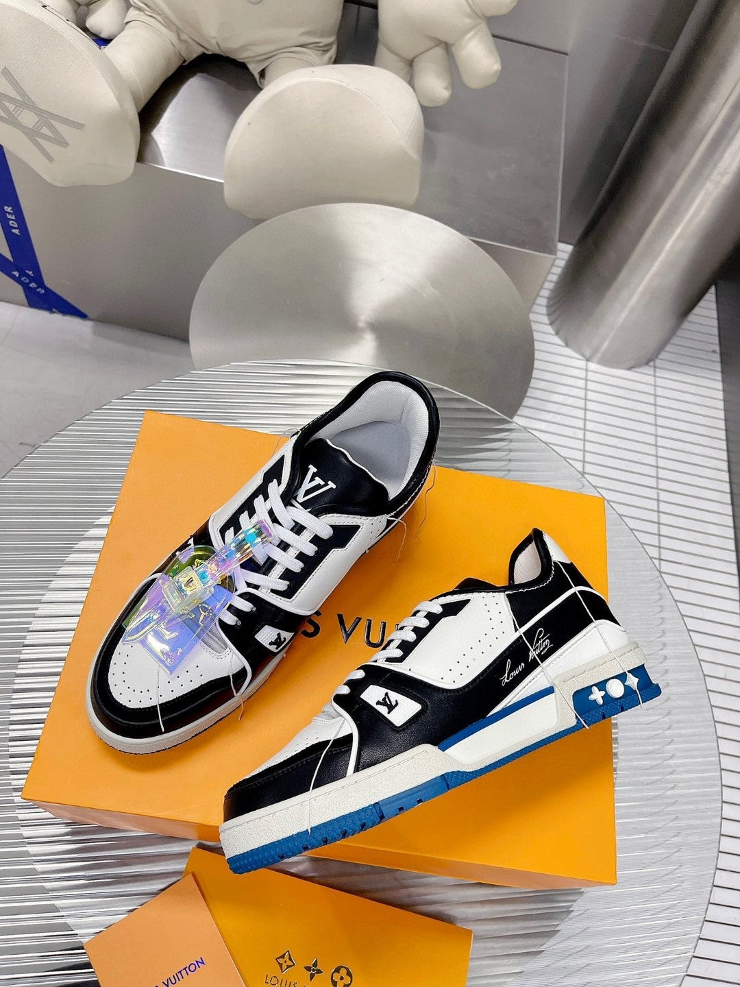 Sneakers