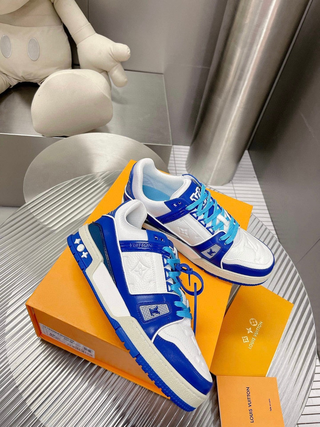 Sneakers