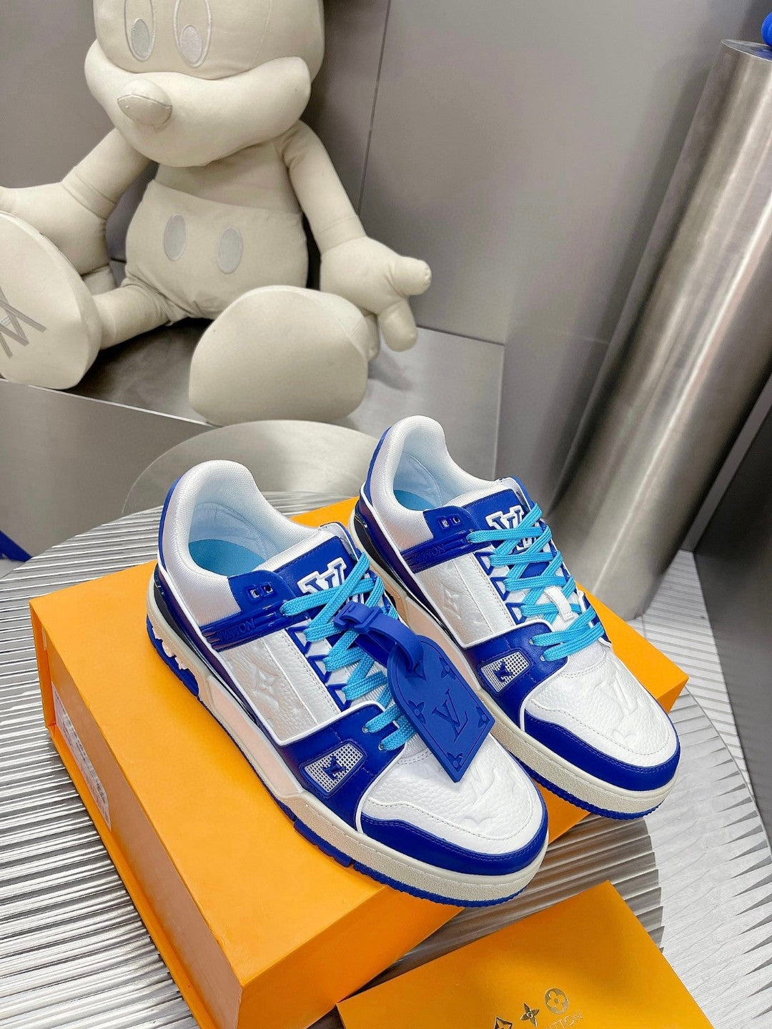 Sneakers