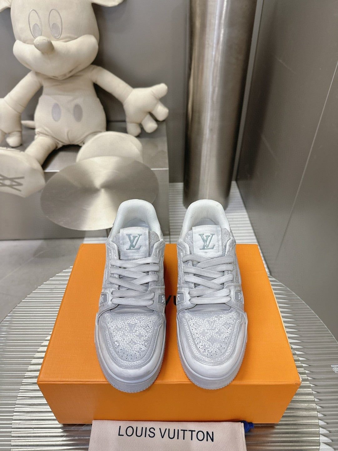 Sneakers