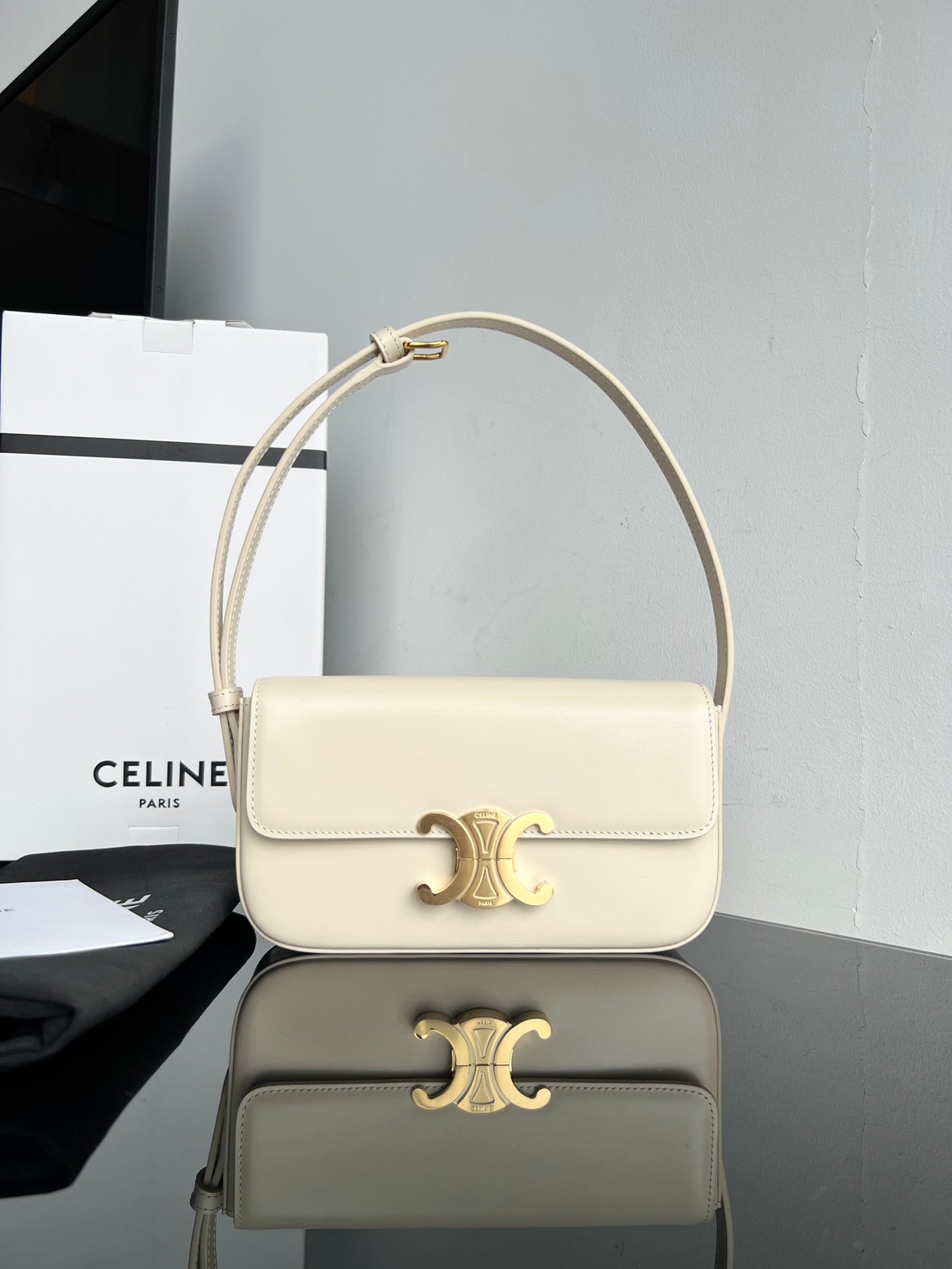Handbag