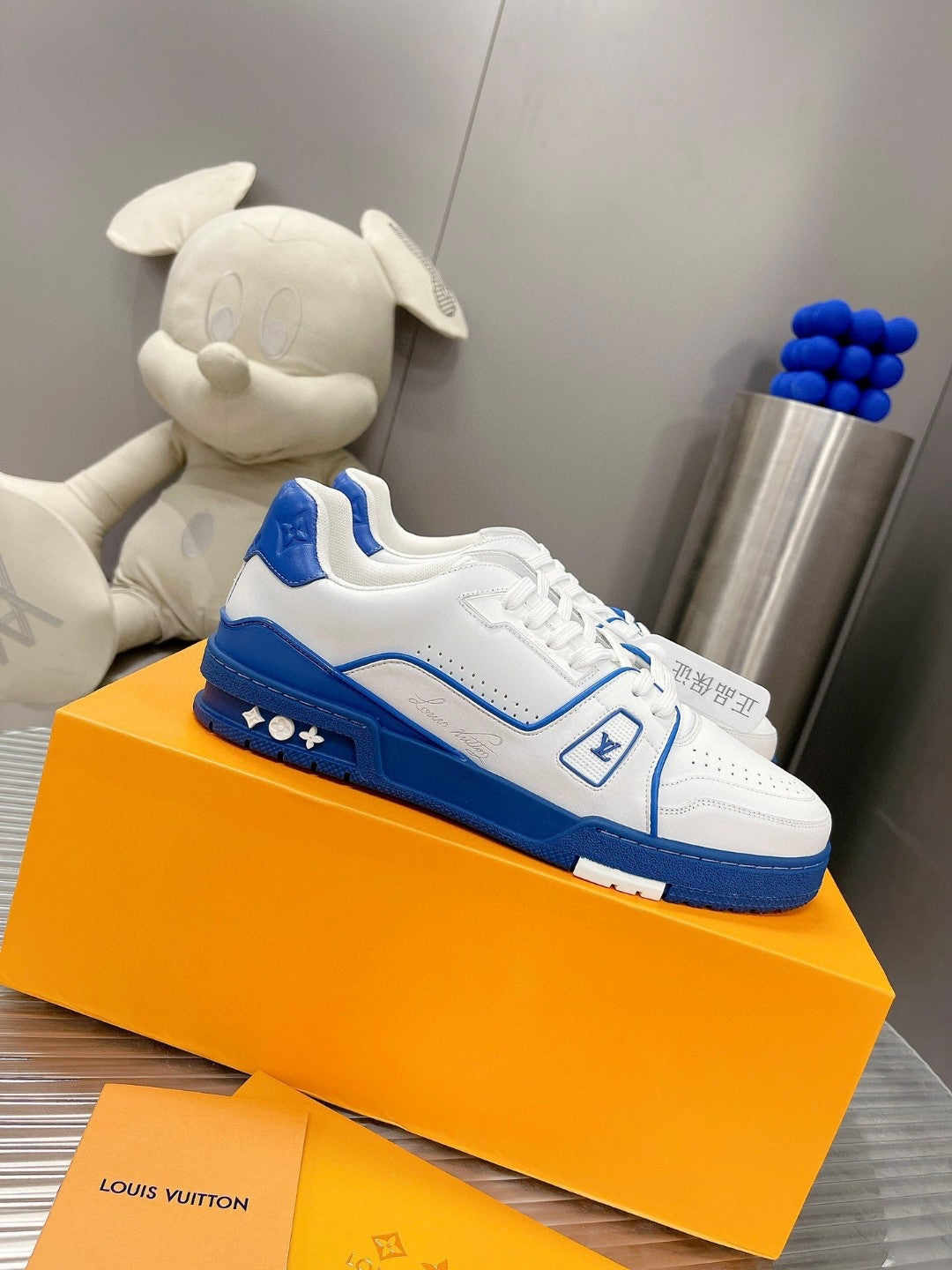 Sneakers